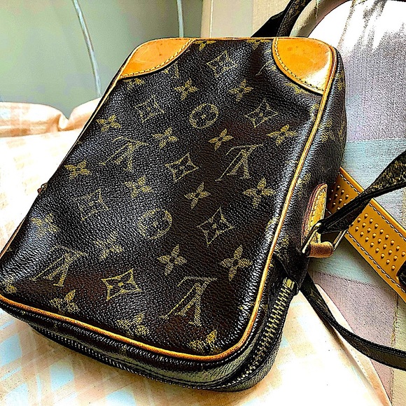 Excellent Condition Rare Louis Vuitton Cross-Body Danube Patent Leather Bag - Picture 2 of 15